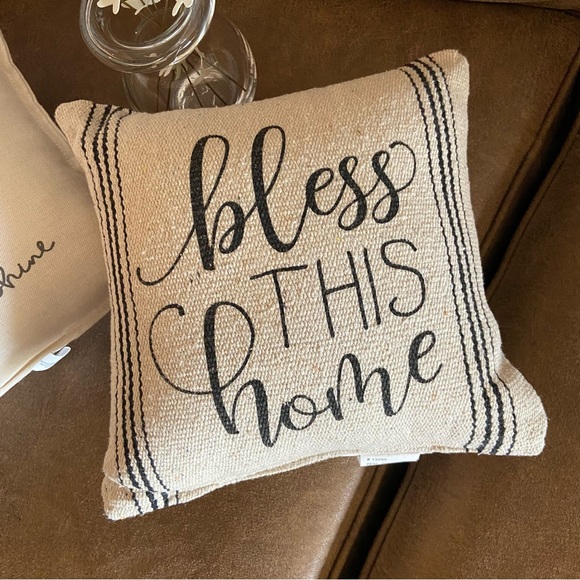 Pillows⭐️NWT ~ Set of 2 Small Cream Boho/Farmhouse - Picture 2 of 7